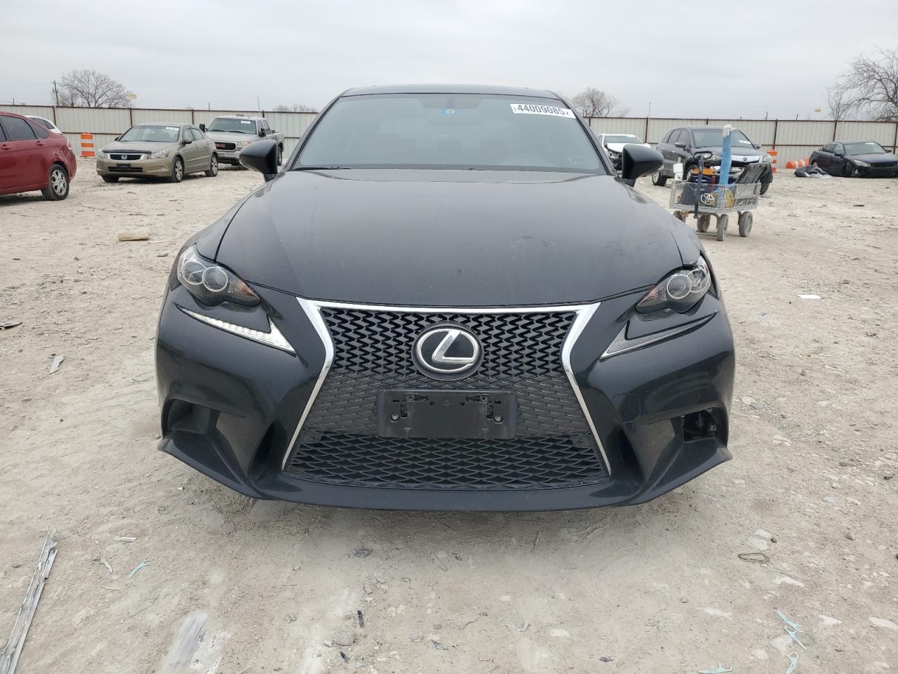 2016 Lexus IS - Image 5