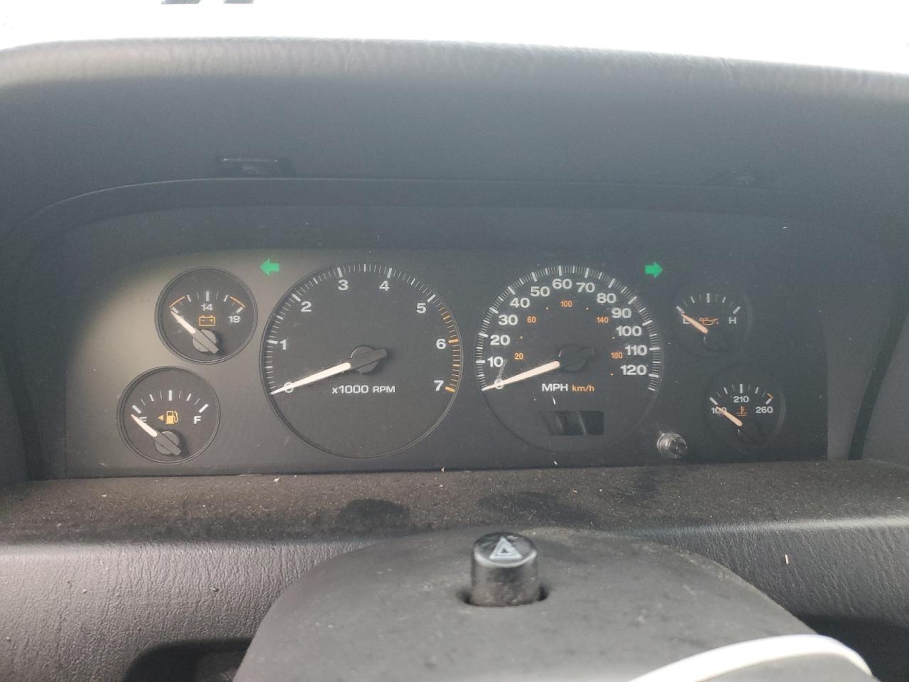 2004 Jeep Grand Cherokee - Image 9