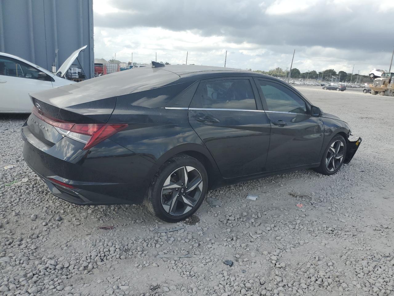 2022 Hyundai Elantra - Image 3