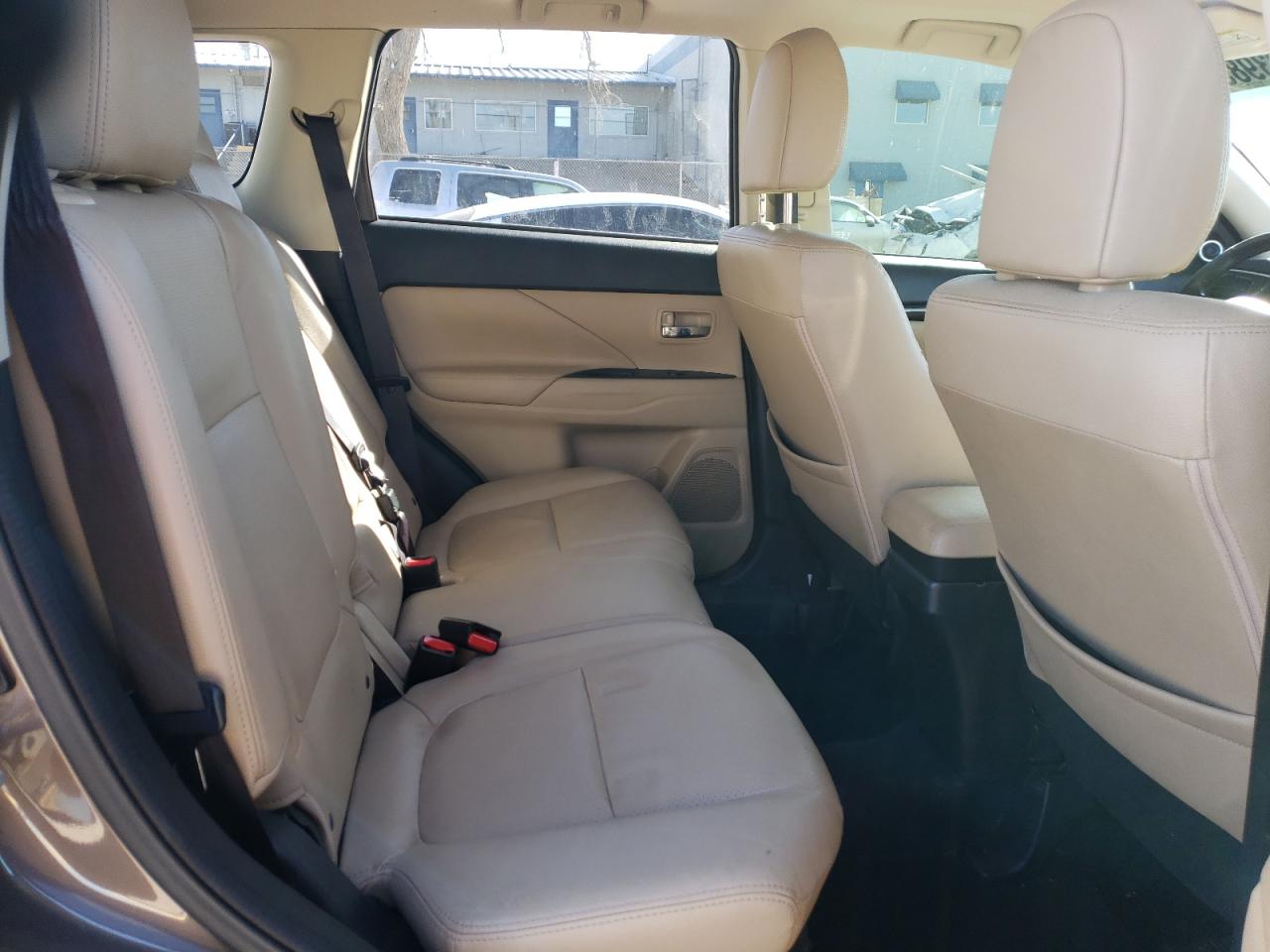 2018 Mitsubishi Outlander - Image 12