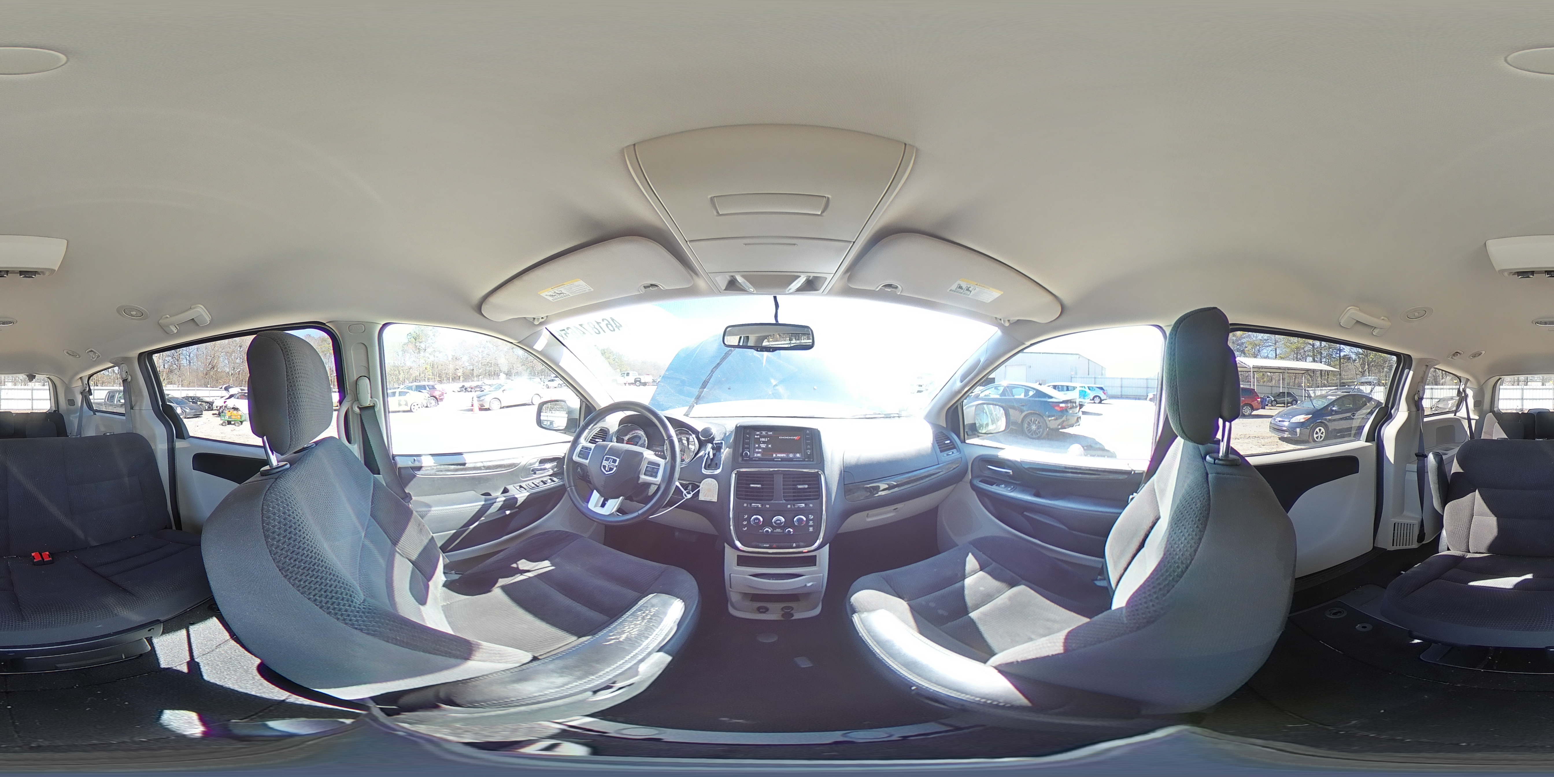 2017 Dodge Caravan - Image 15