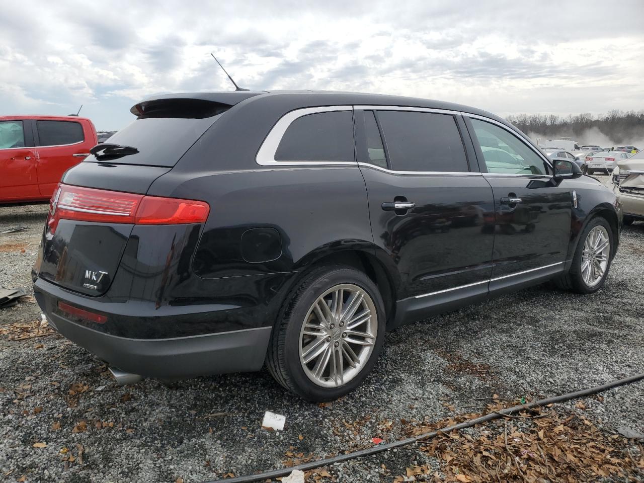 2016 Lincoln MKT - Image 3