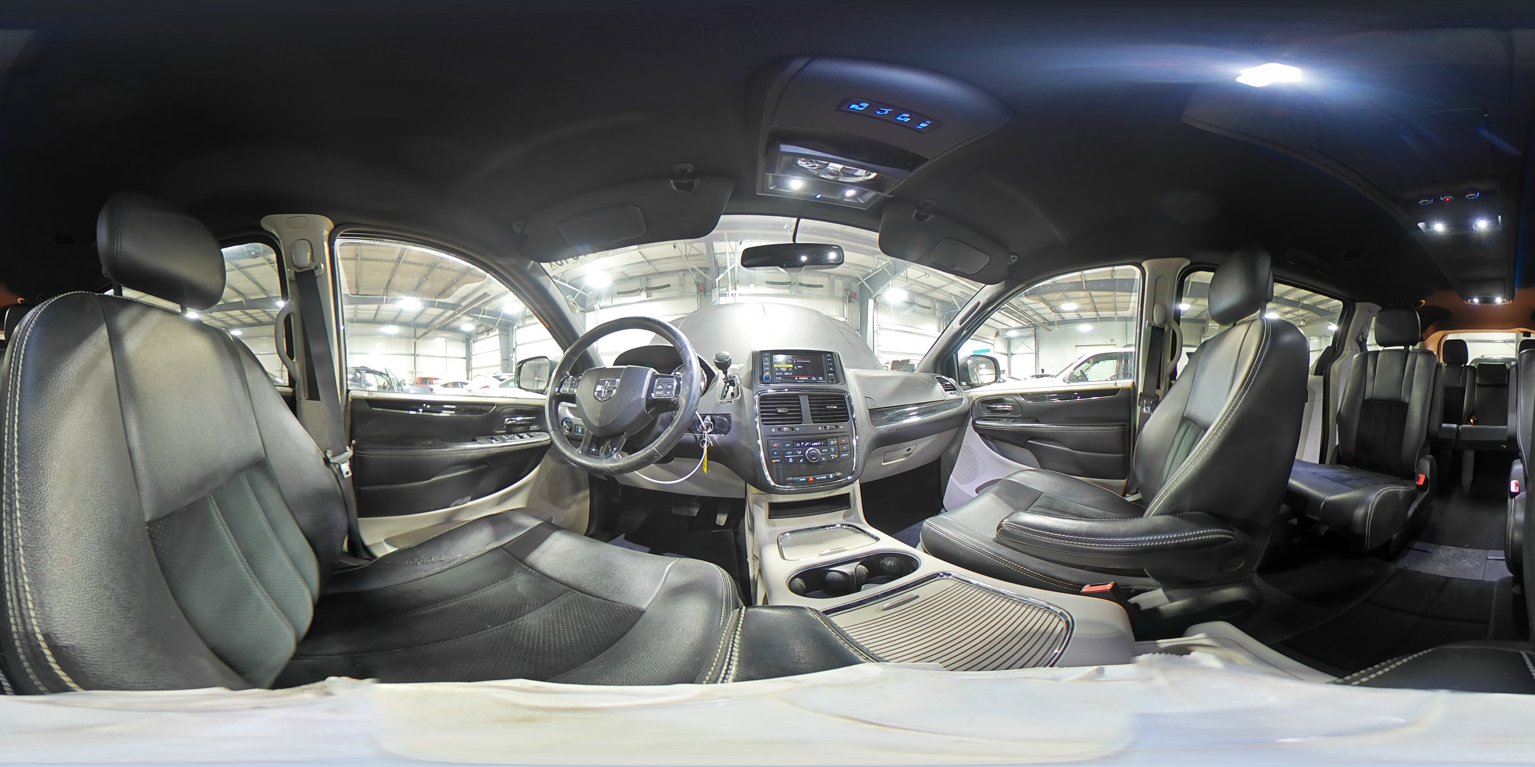 2017 Dodge Caravan - Image 16