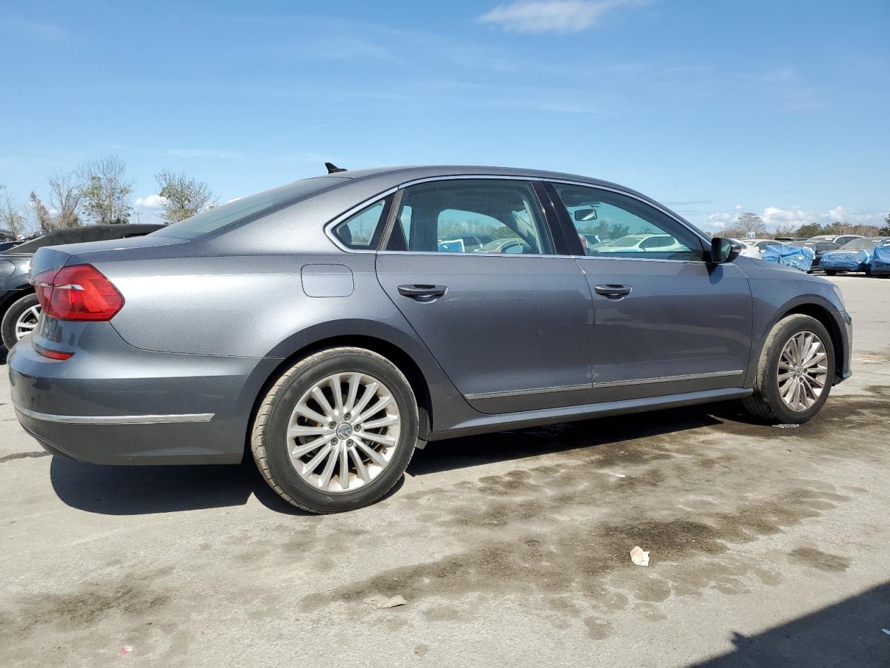 2016 Volkswagen Passat - Image 3