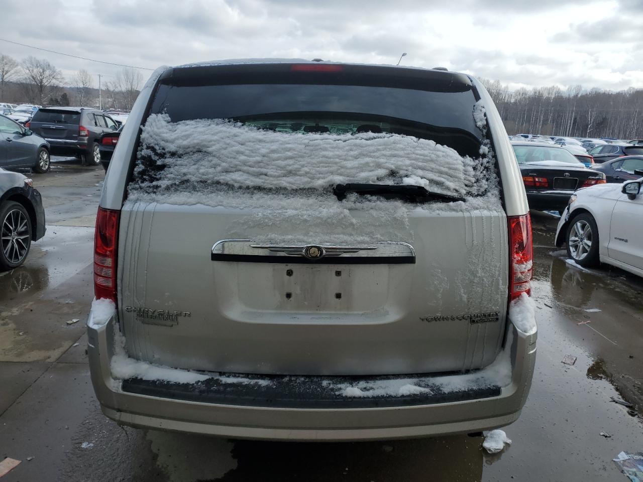 2010 Chrysler Town & Country - Image 6