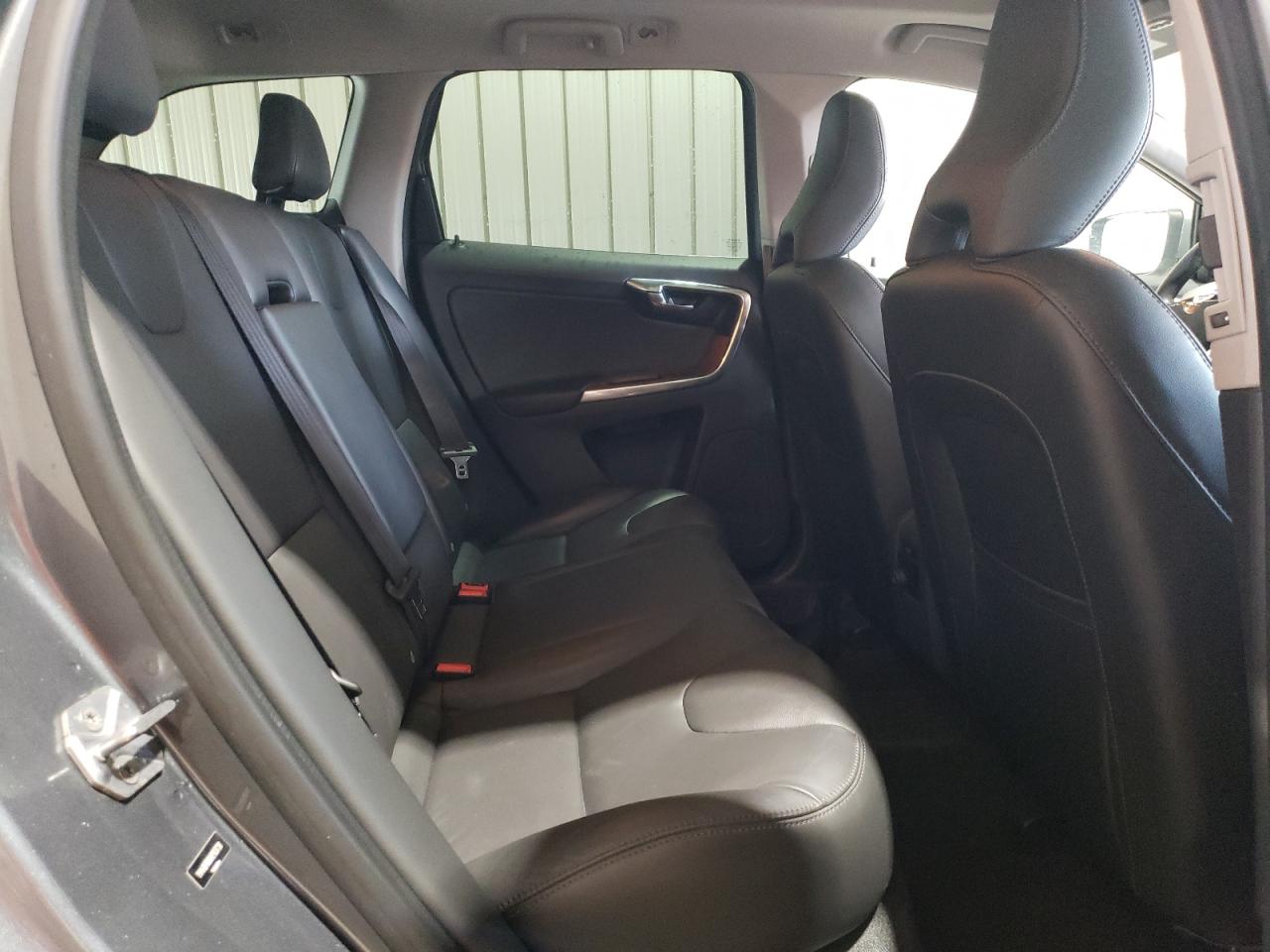 2017 Volvo XC60 - Image 11