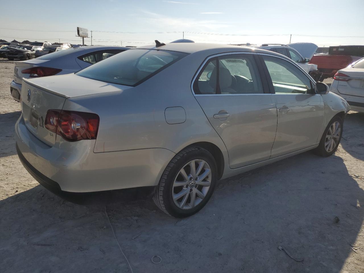 2010 Volkswagen Jetta - Image 3