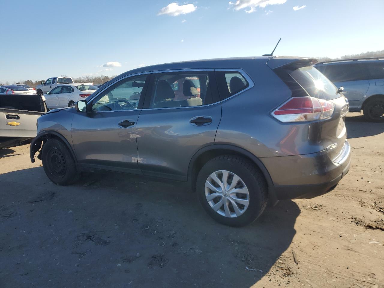 2016 Nissan Rogue - Image 2