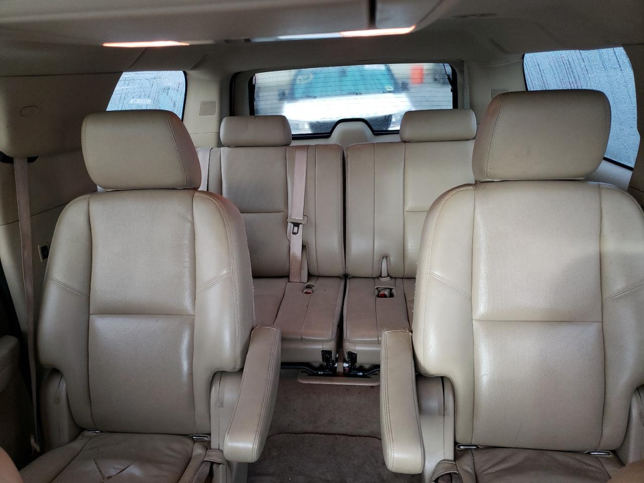 2011 Chevrolet Suburban - Image 10
