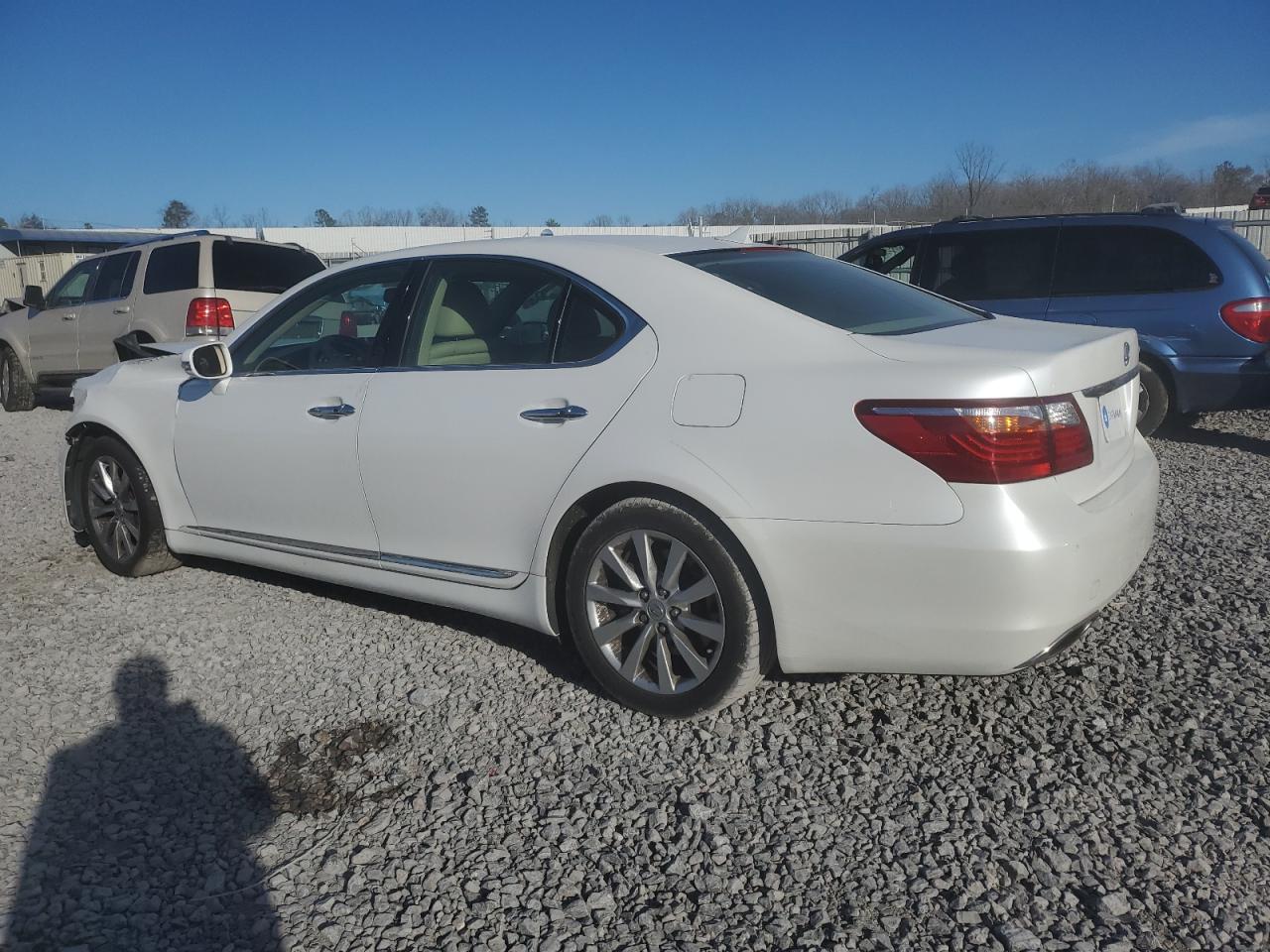 2011 Lexus LS - Image 2