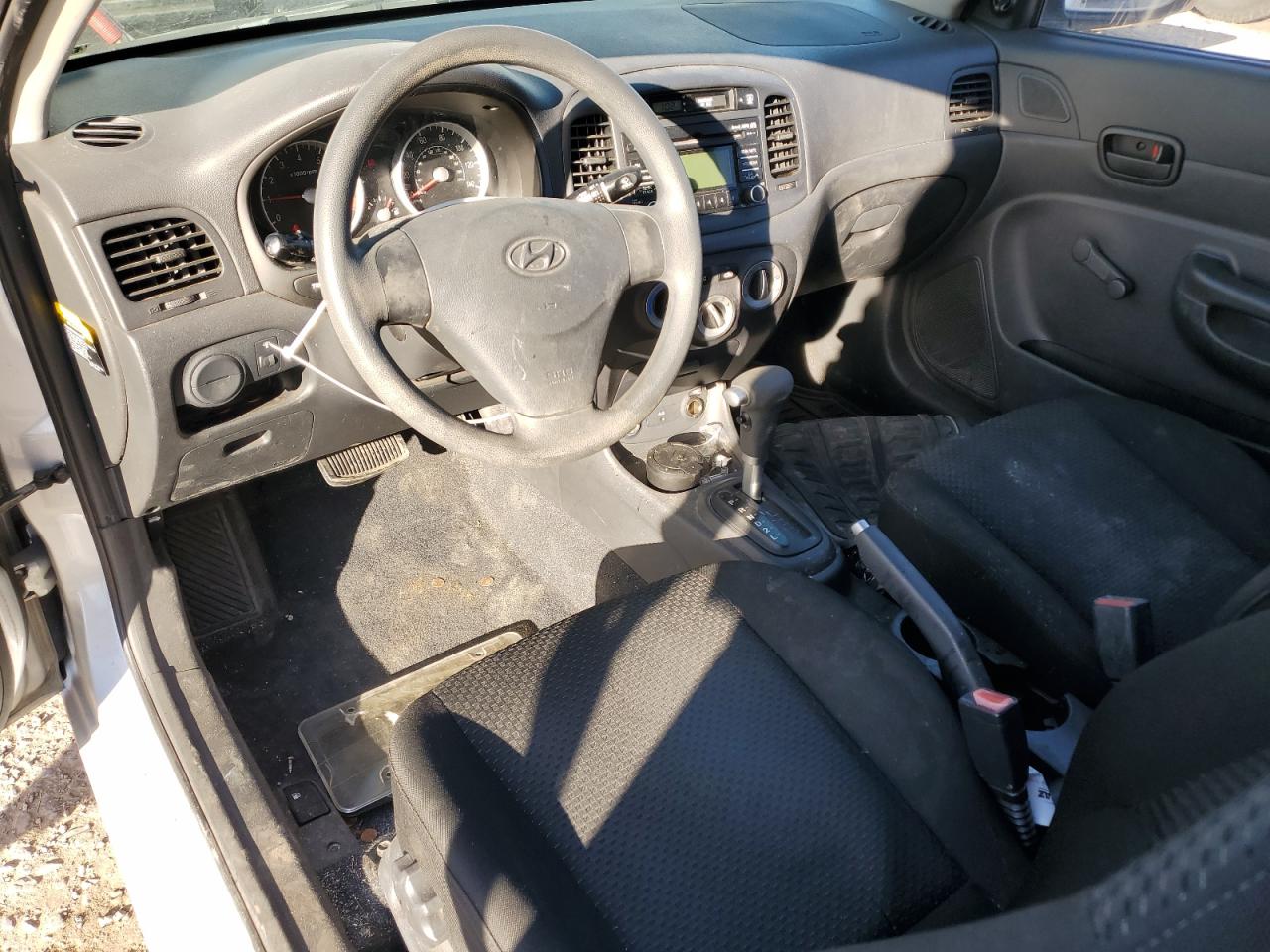 2008 Hyundai Accent - Image 8