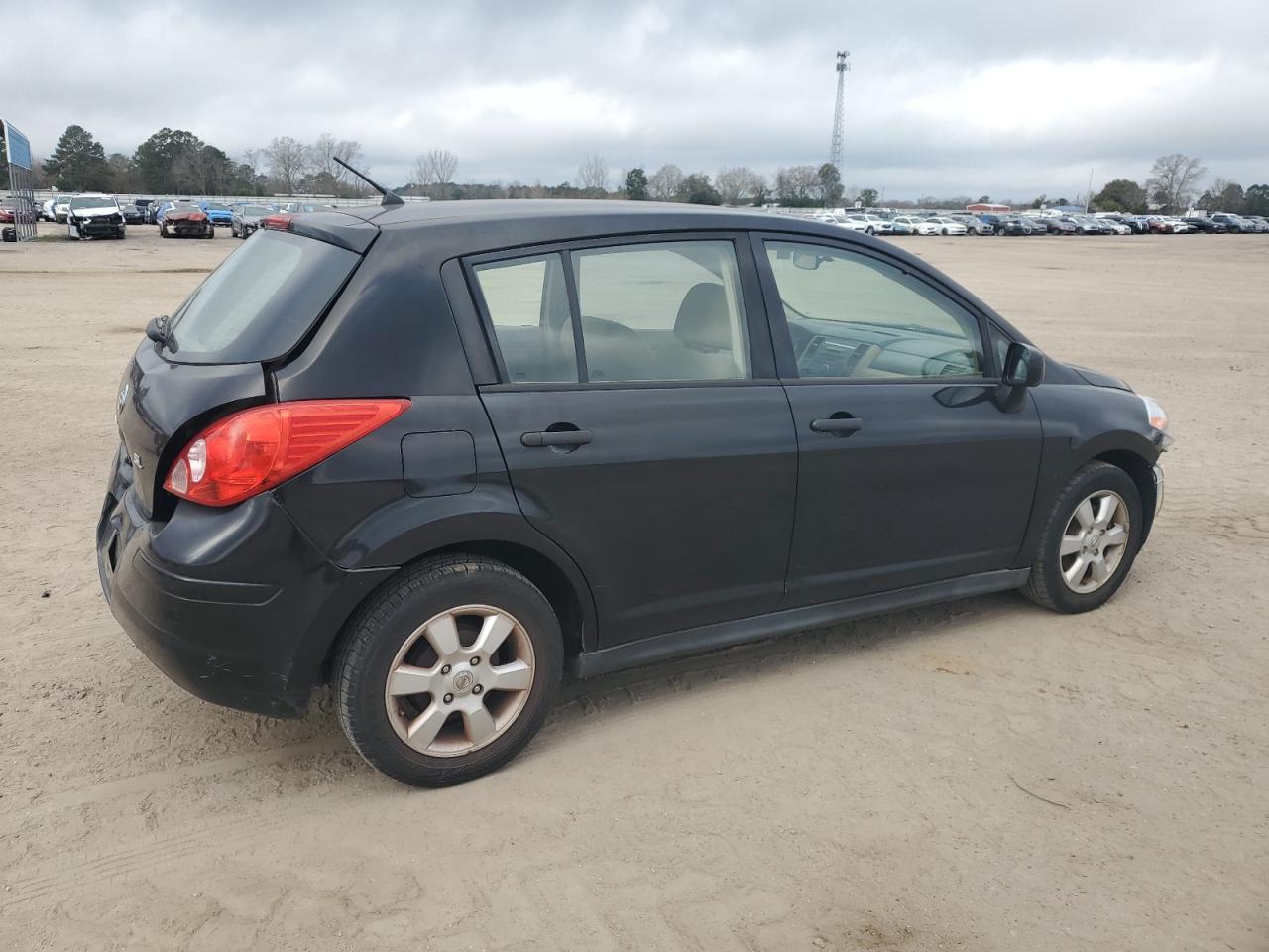 2009 Nissan Versa - Image 3