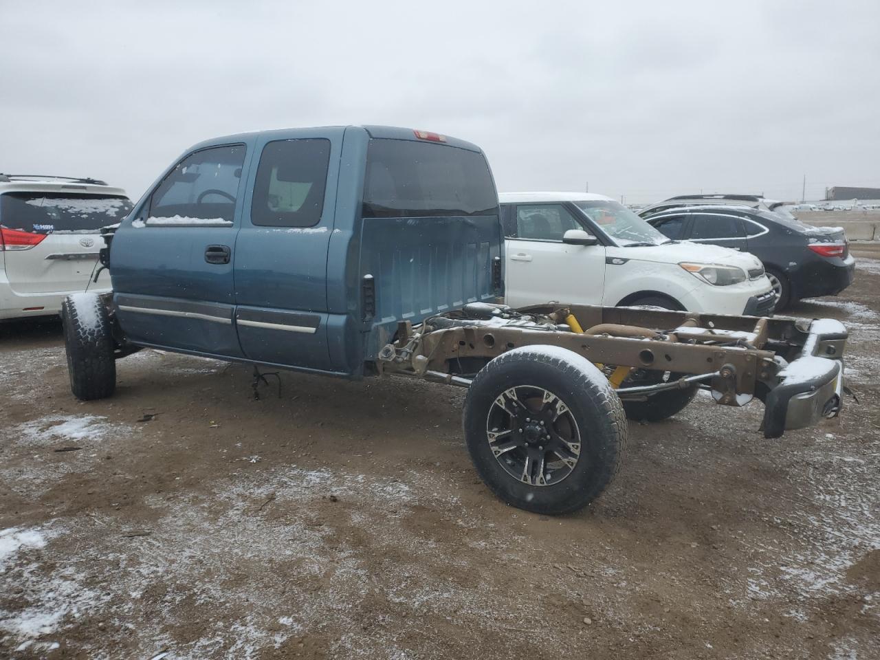 2006 Chevrolet Silverado - Image 2
