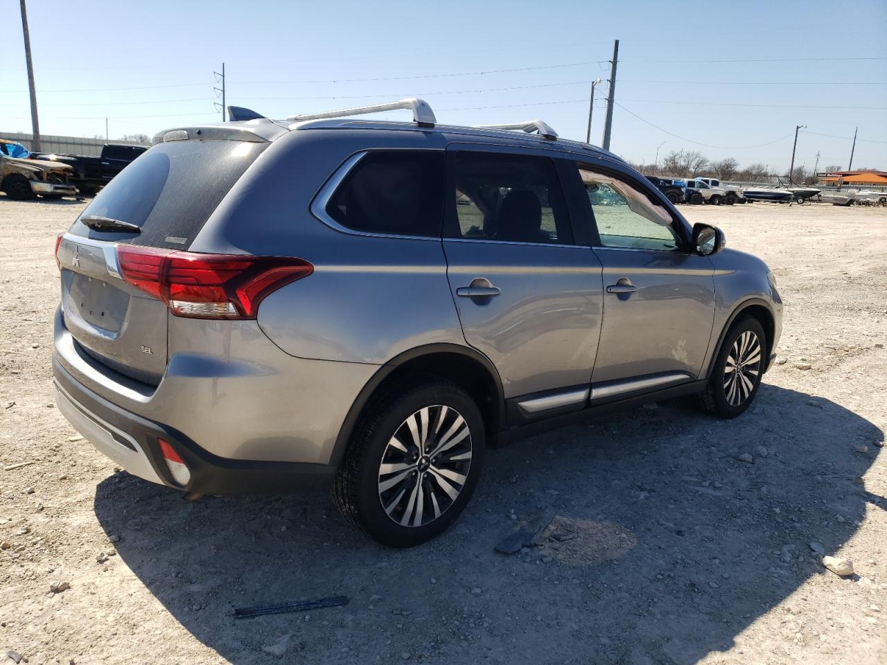 2020 Mitsubishi Outlander - Image 3