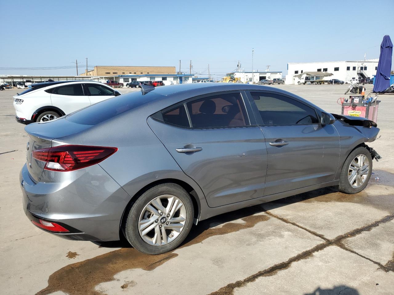 2019 Hyundai Elantra - Image 3