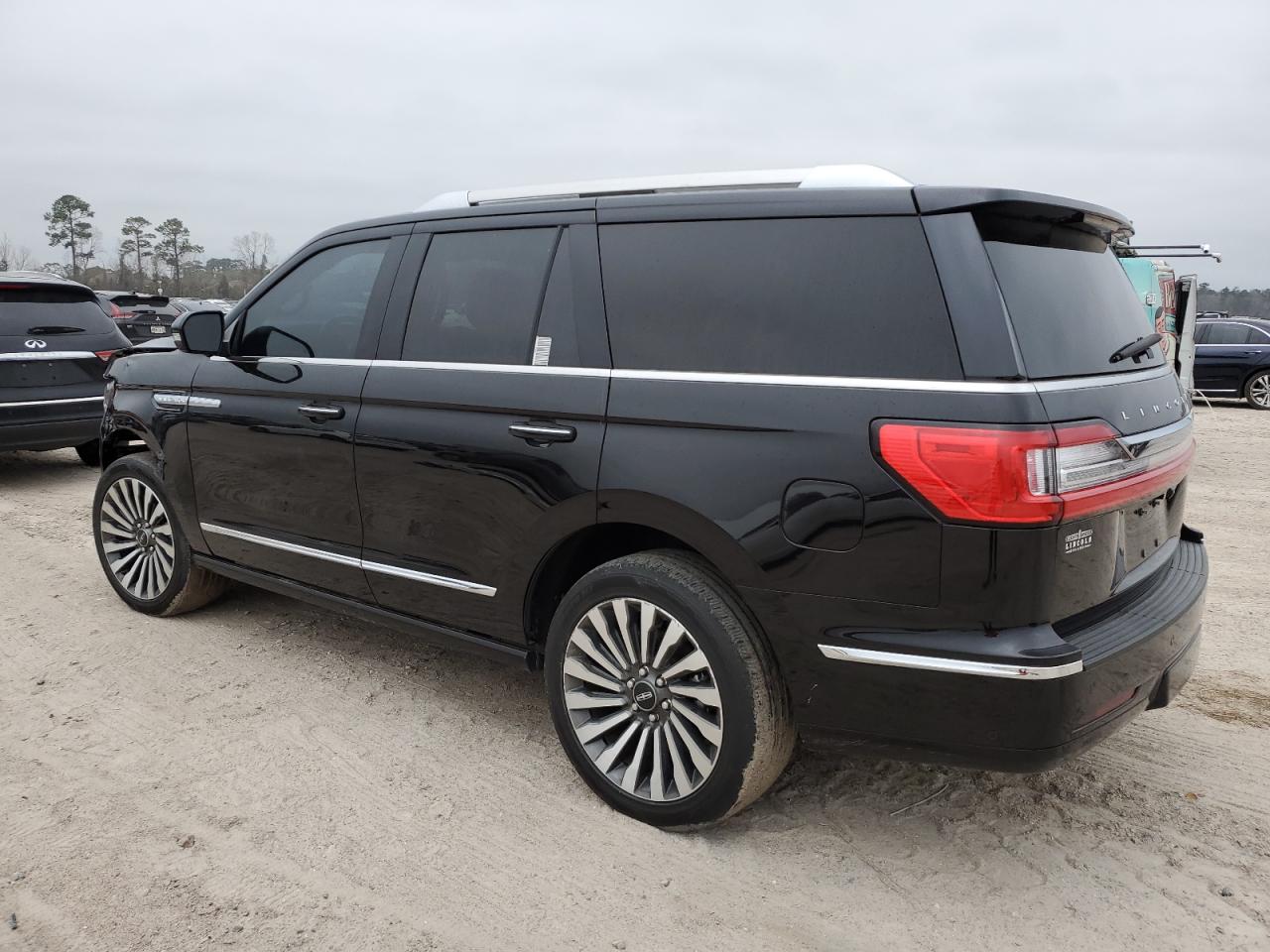 2021 Lincoln Navigator - Image 2