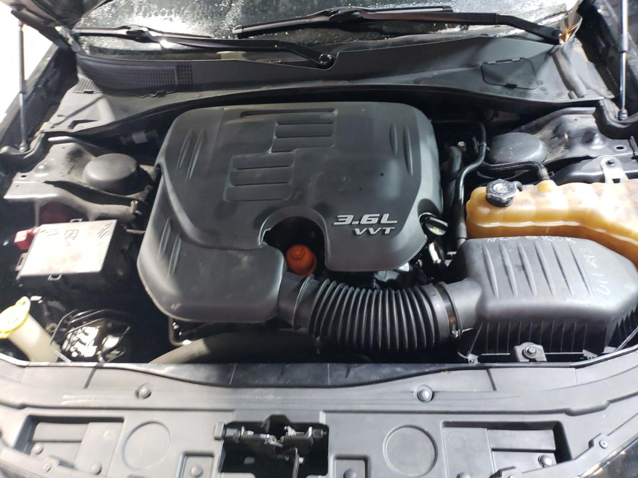 2018 Chrysler 300 - Image 11