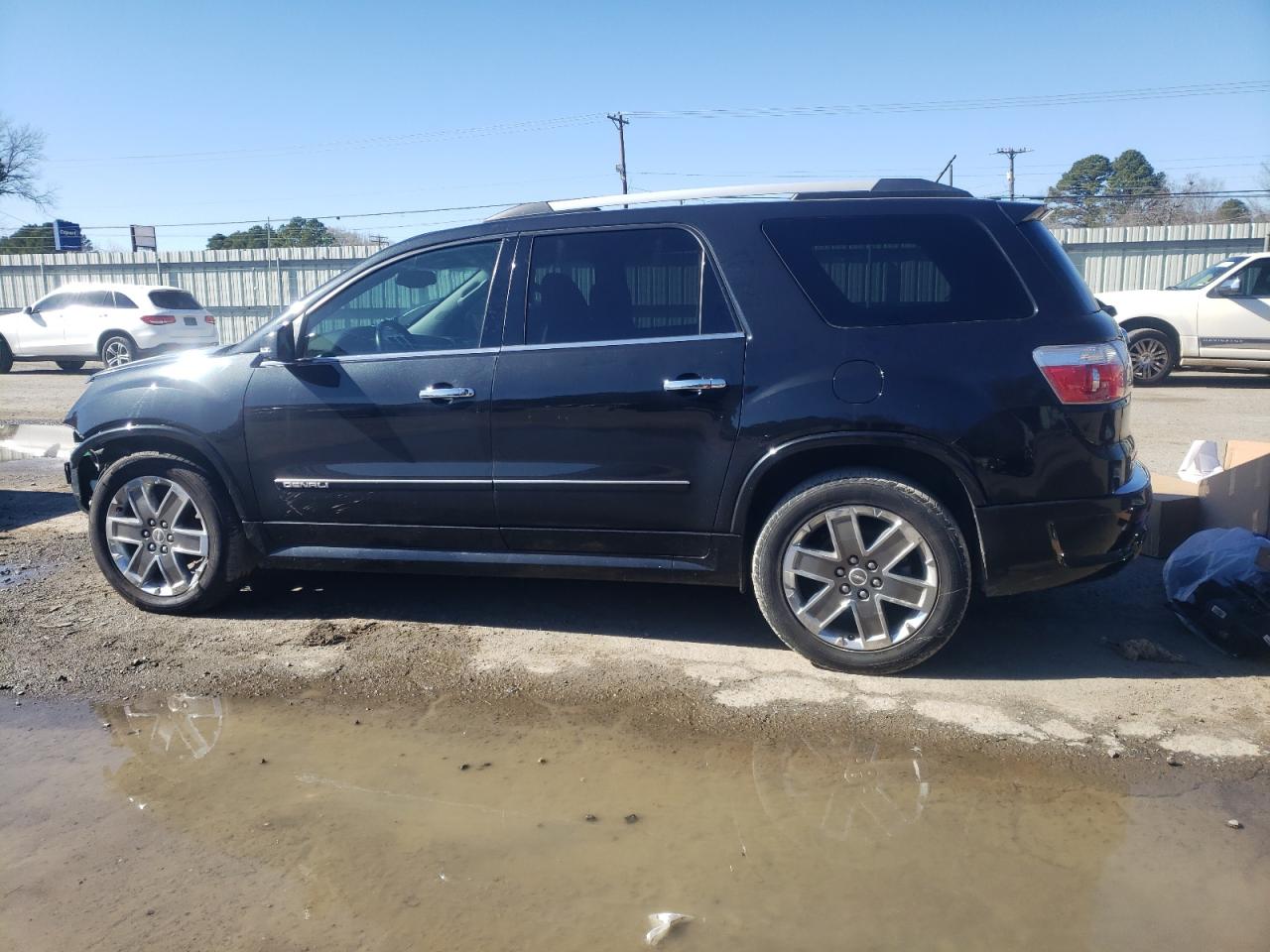 2011 GMC Acadia - Image 2