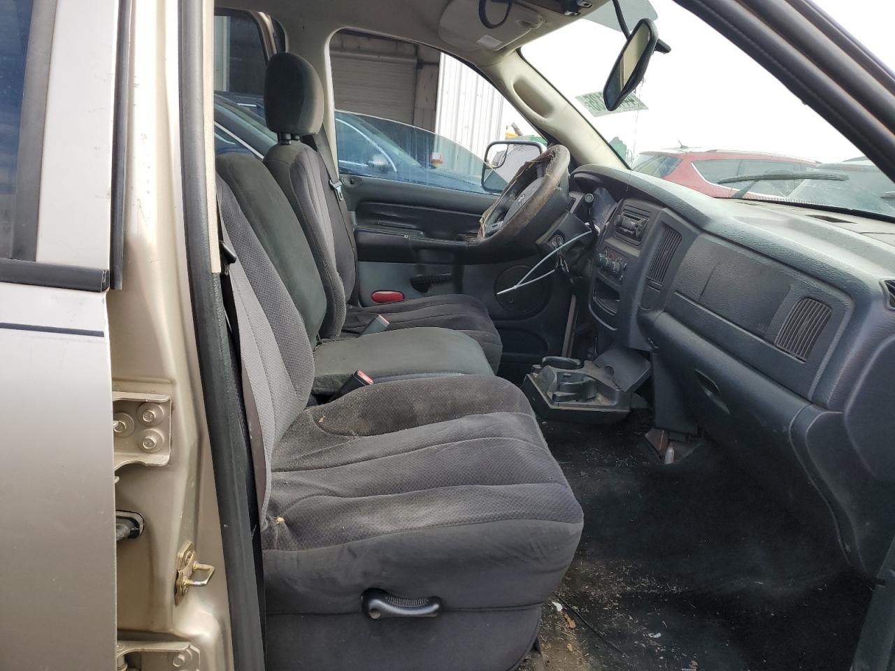 2004 Dodge RAM - Image 7