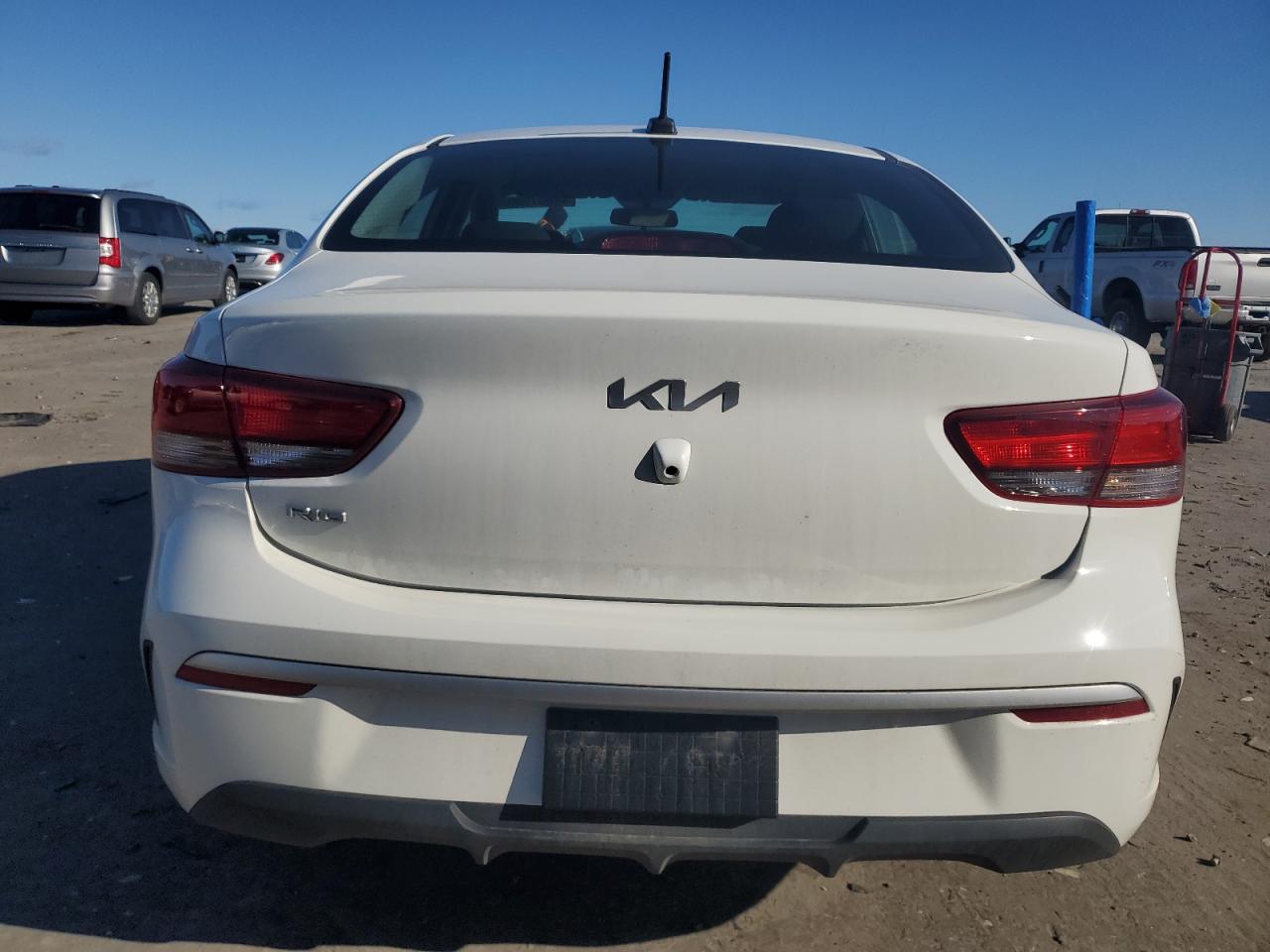 2022 Kia Rio - Image 6