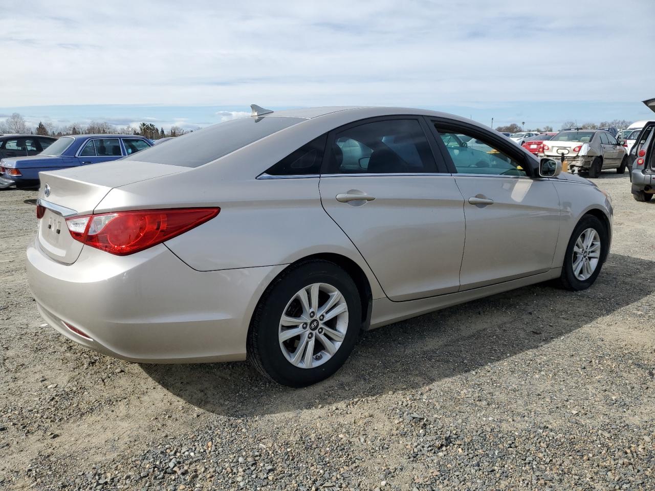 2011 Hyundai Sonata - Image 3