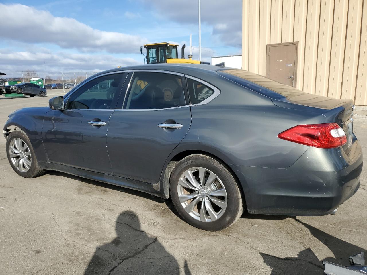 2012 Infiniti M - Image 2
