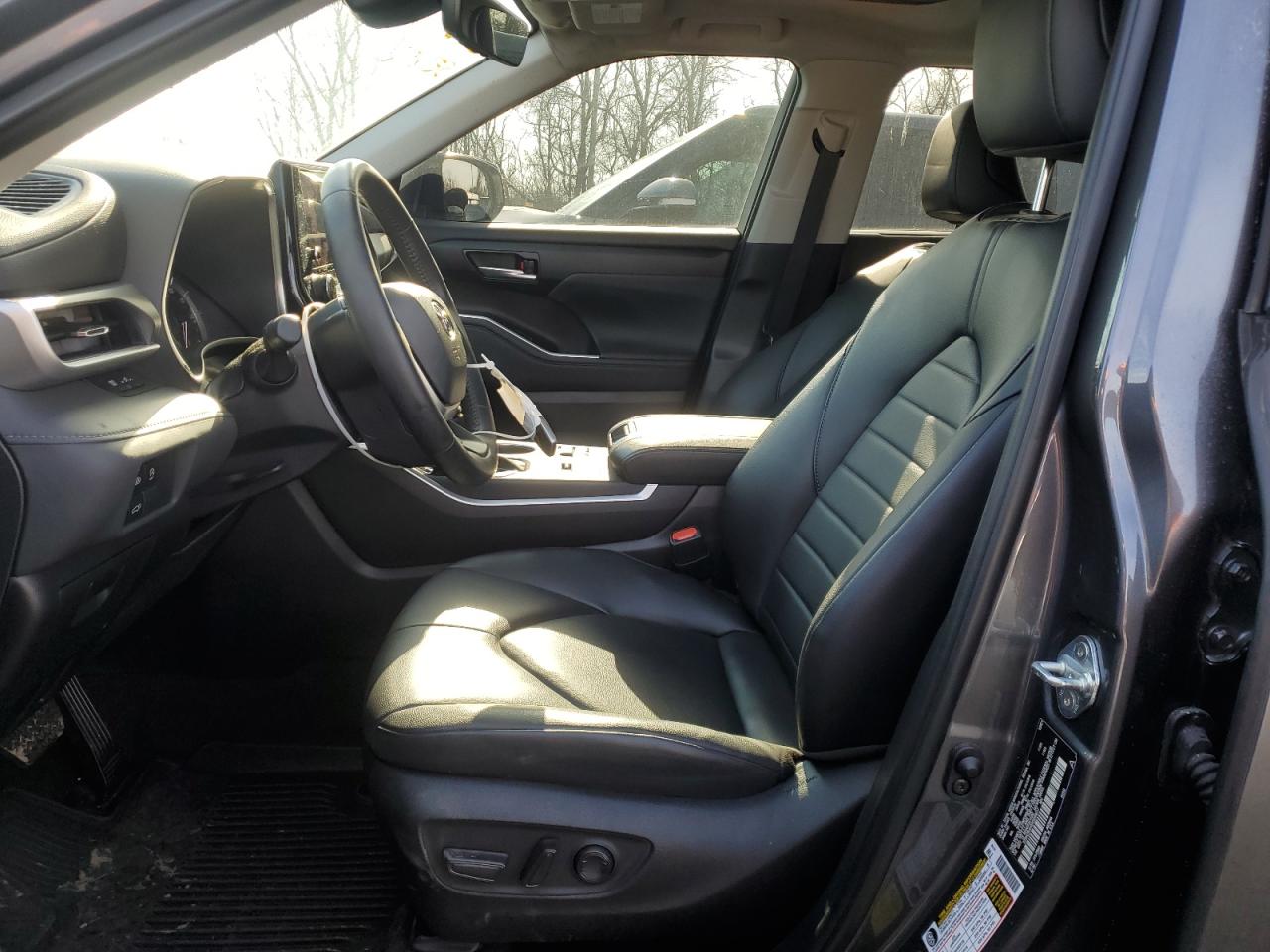 2023 Toyota Highlander - Image 7