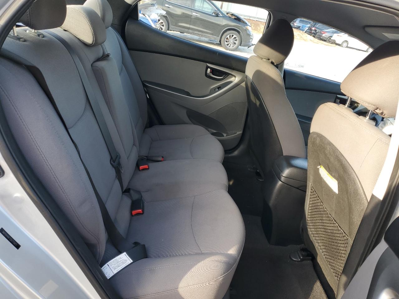 2016 Hyundai Elantra - Image 10