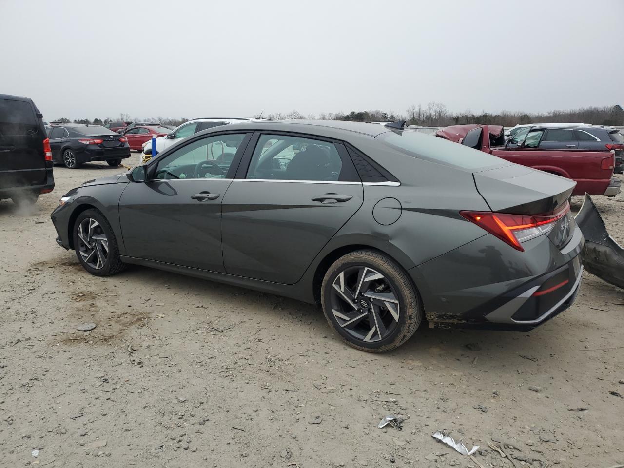 2024 Hyundai Elantra - Image 2