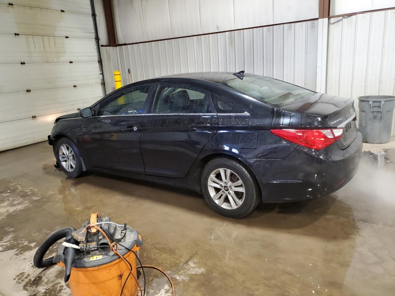 2013 Hyundai Sonata - Image 2