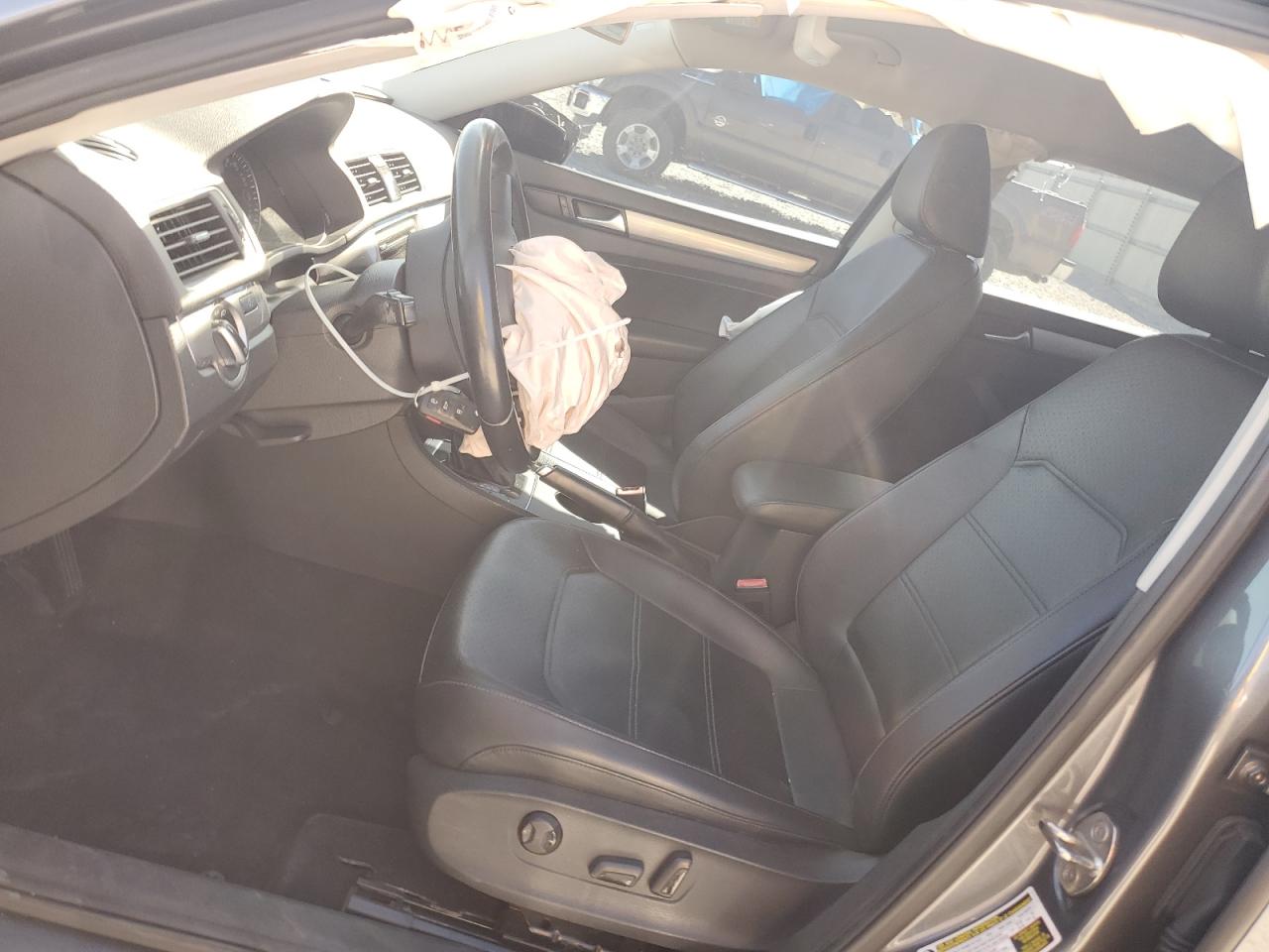 2015 Volkswagen Passat - Image 7