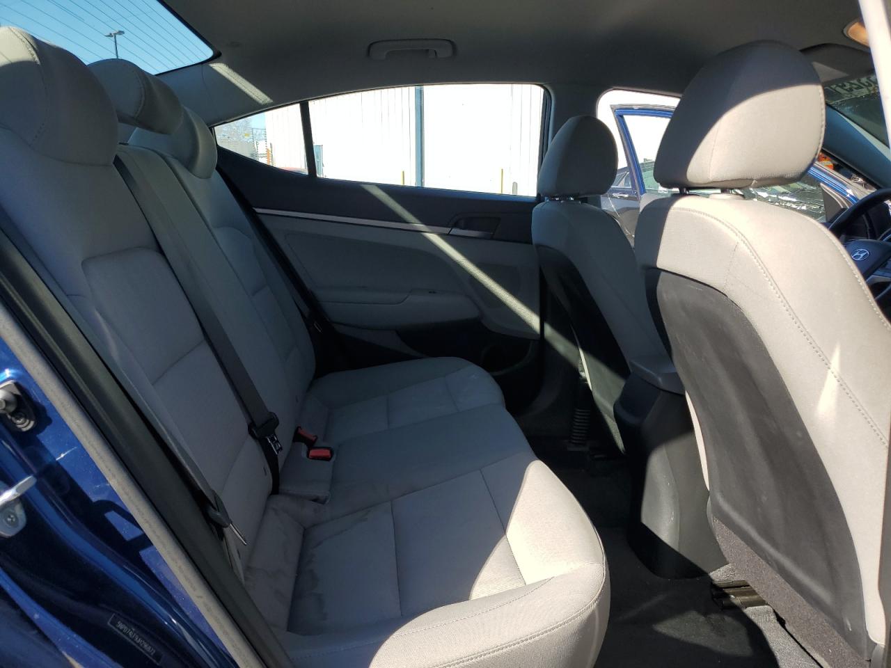 2018 Hyundai Elantra - Image 11