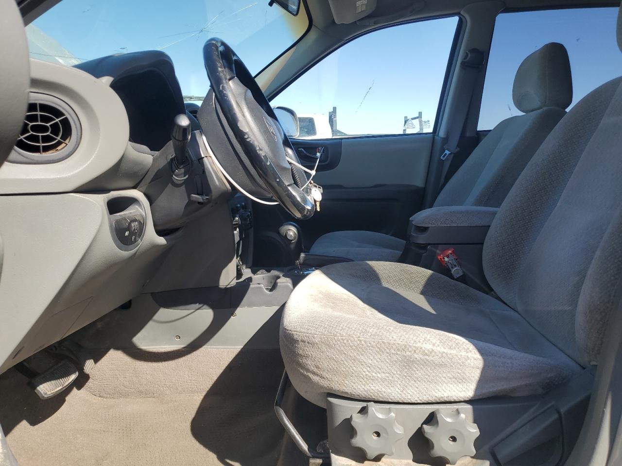2005 Hyundai Santa Fe - Image 7