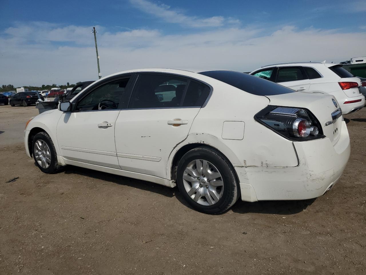 2011 Nissan Altima - Image 2