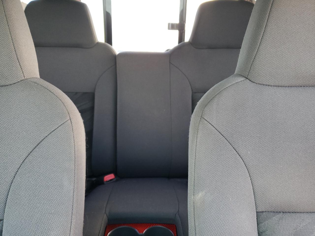 2004 Chevrolet Colorado - Image 10