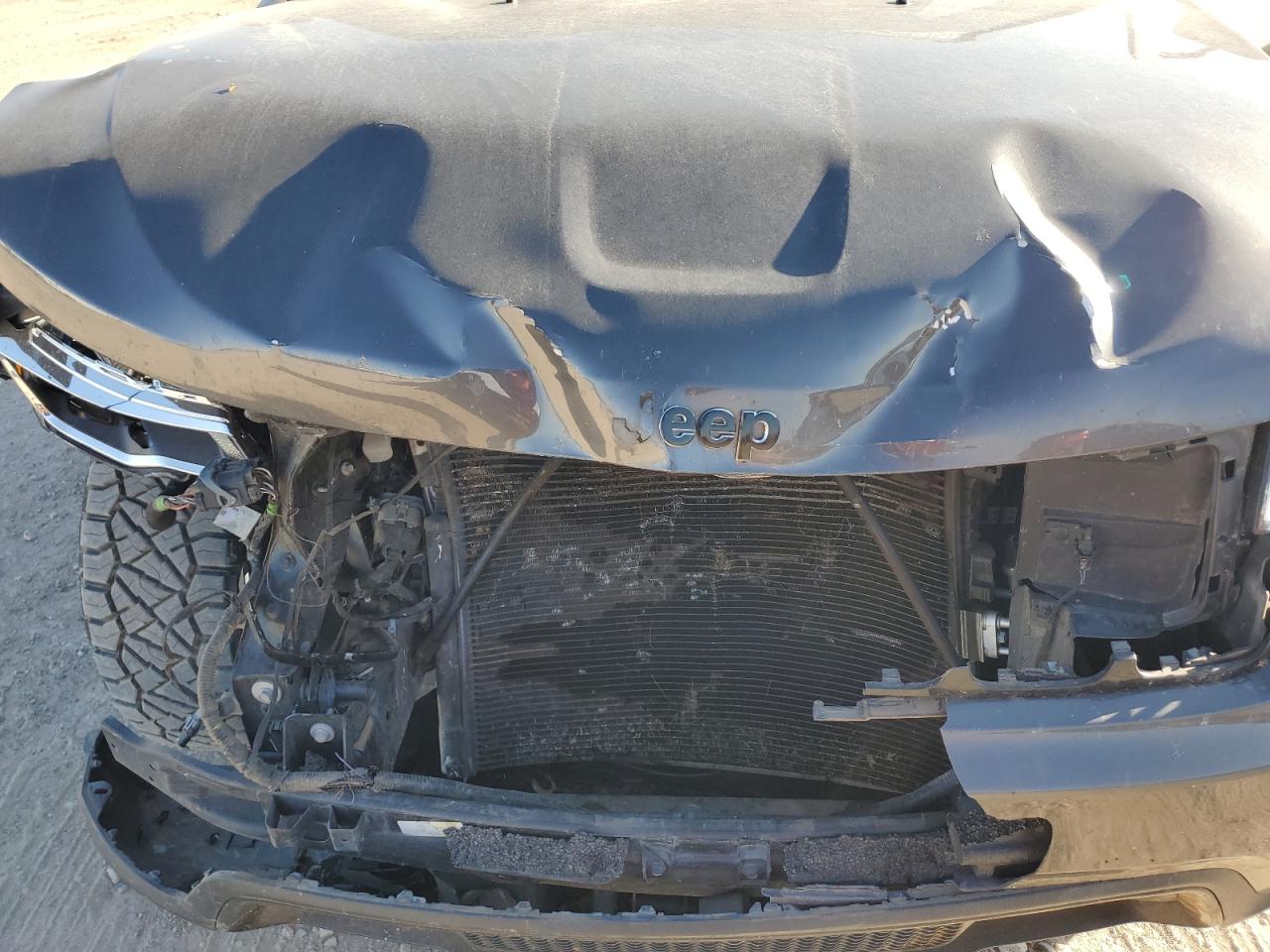 2018 Jeep Grand Cherokee - Image 12