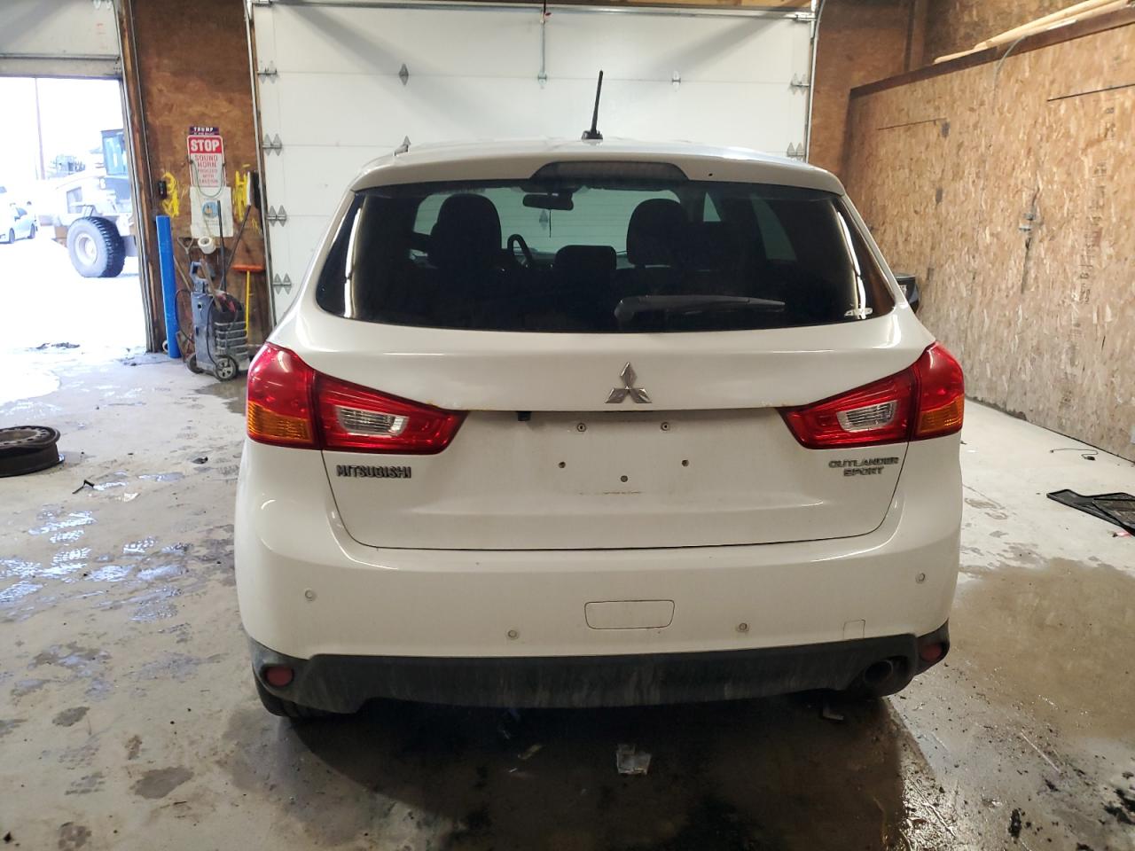 2015 Mitsubishi Outlander - Image 6