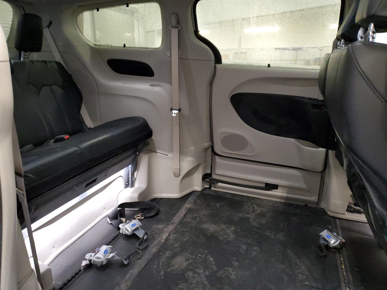 2019 Chrysler Pacifica - Image 11