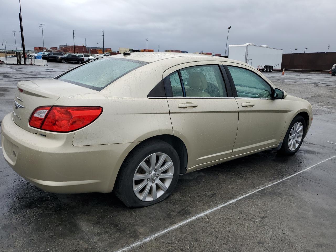 2010 Chrysler Sebring - Image 3