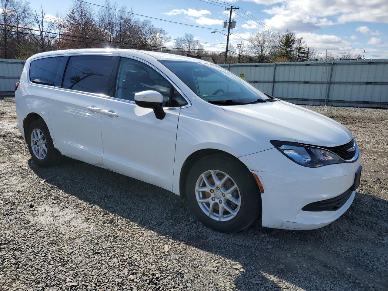 2017 Chrysler Pacifica - Image 4