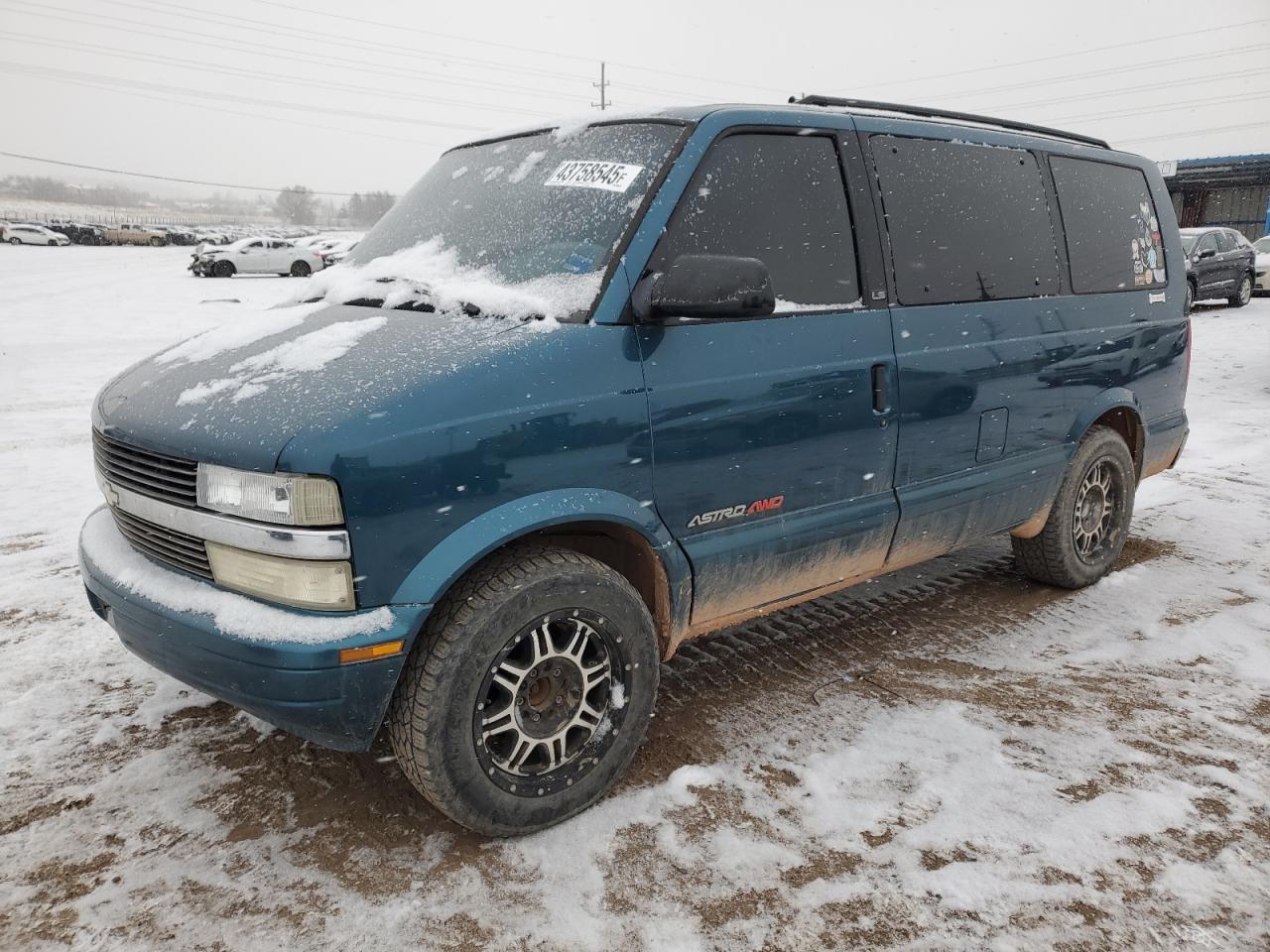 2000 Chevrolet Astro - Image 1