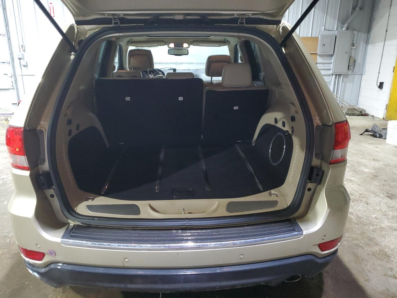 2011 Jeep Grand Cherokee - Image 6