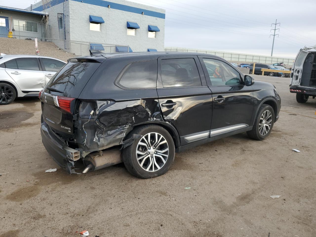 2018 Mitsubishi Outlander - Image 3