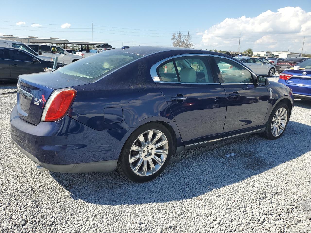 2011 Lincoln MKS - Image 3