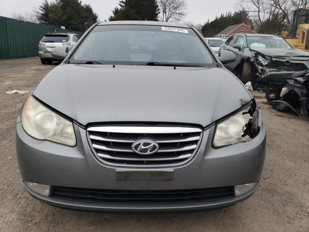 2010 Hyundai Elantra - Image 5