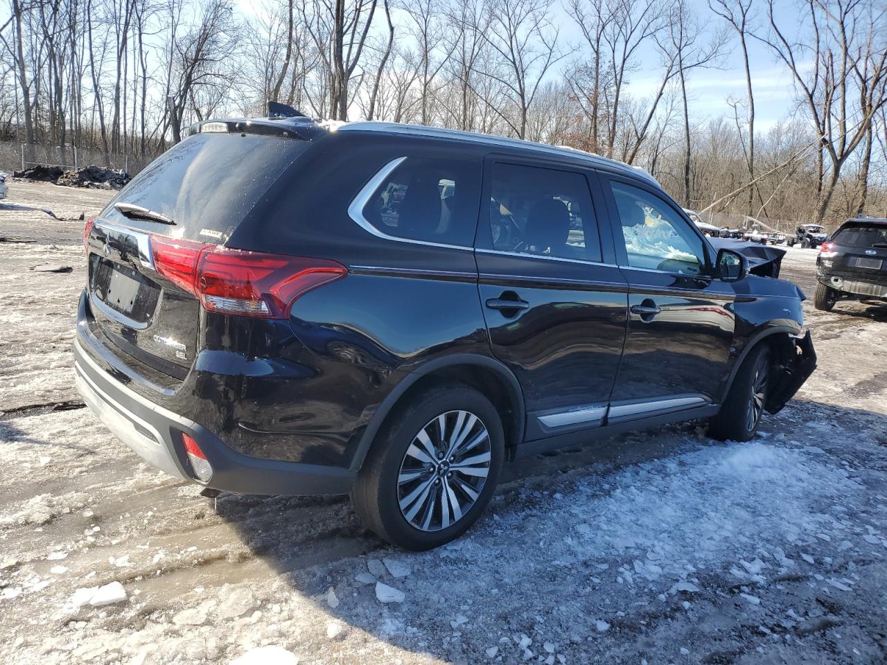2019 Mitsubishi Outlander - Image 3