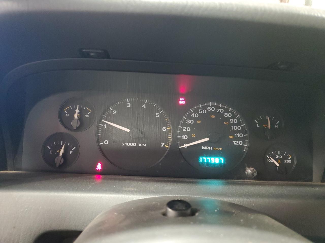 2004 Jeep Grand Cherokee - Image 9