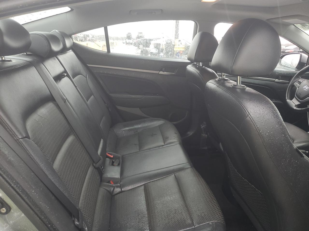 2017 Hyundai Elantra - Image 11