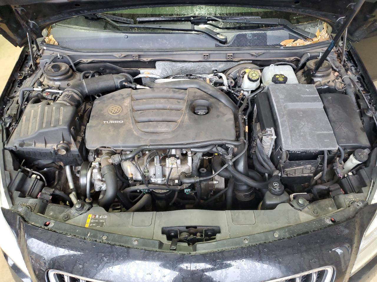 2013 Buick Regal - Image 12