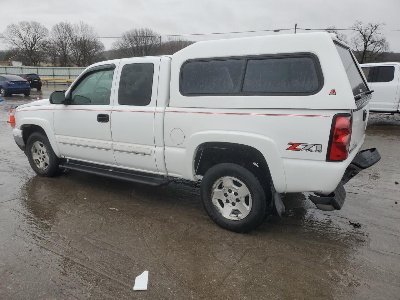 2006 Chevrolet Silverado - Image 2